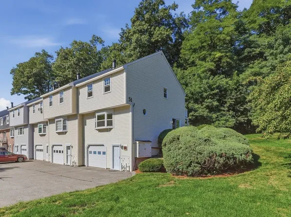 51 Frederick St APT 81, Dracut, MA 01826