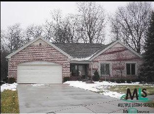 78 Pineview Dr, Troy, MI 48085