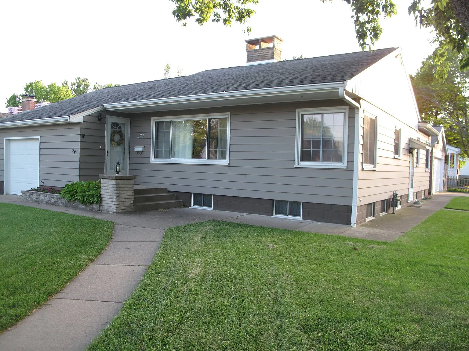 227 N Illinois Ave photo 1