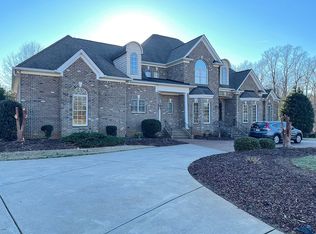 7301 Hidden View Dr, Oak Ridge, NC 27310