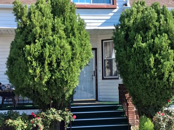11344 Mitchell St, Hamtramck, MI 48212