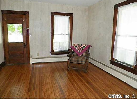3rd image of 106 Aubrey Ave