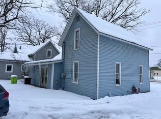 943 Woodmere Ave, Traverse City, MI