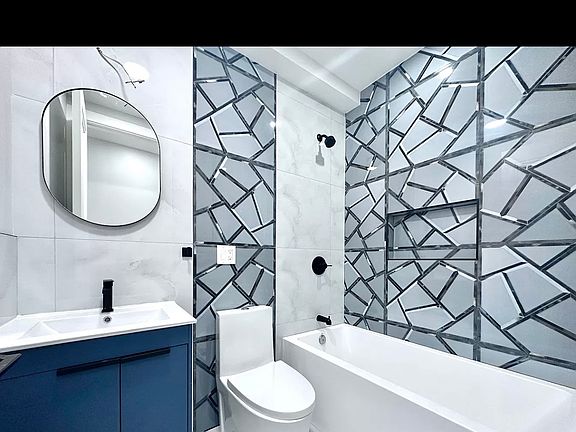3rd image of 129 Saint Pauls Ave #3