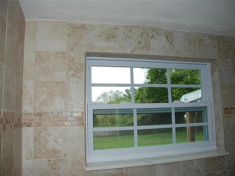 1624 Springdale Dr — Photo 17