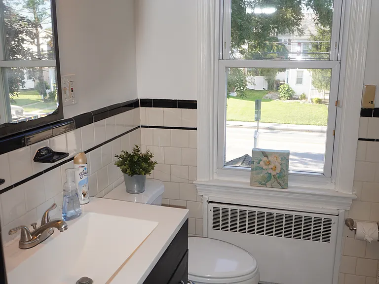 205 E Burke Ave — Photo 29