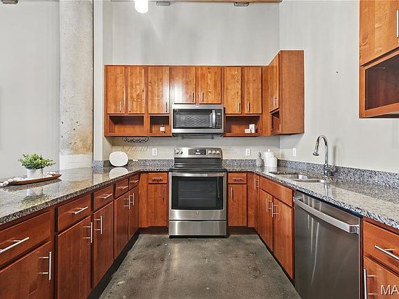 3rd image of 1113 Washington Ave Unit 317