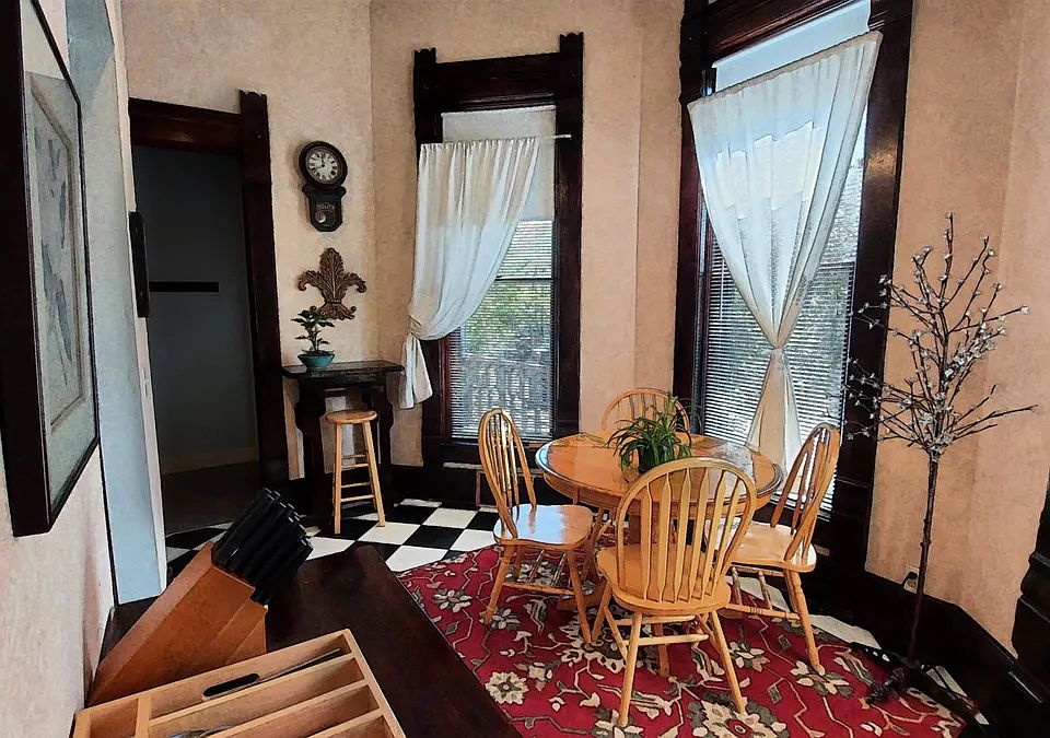 Eat-in kitchen nook