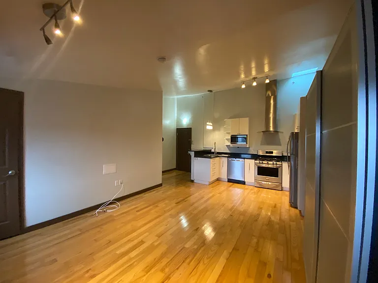 925 N Calvert St #3R — Photo 2