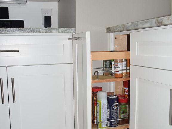 5th image of 42 Bainbridge St #3