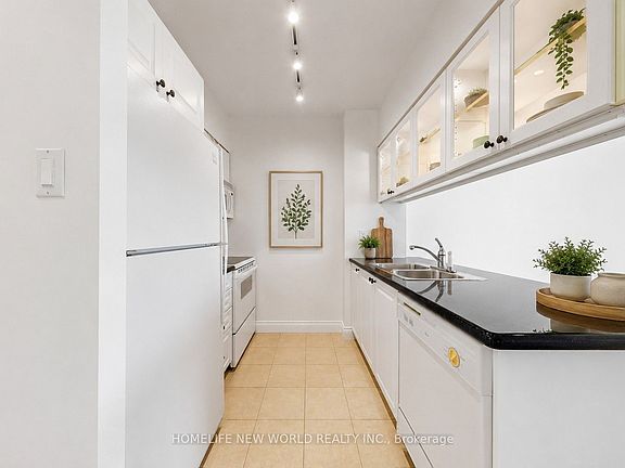 4th image of 887 Bay St #708