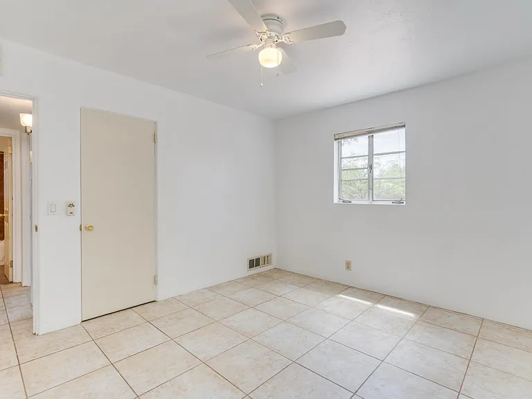 1120 E Waverly St — Photo 18