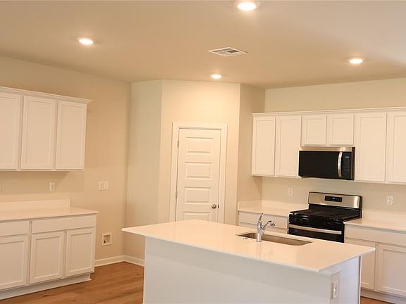 3rd image of 2906 Casey Dr