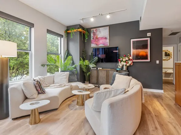 2323 N Houston St APT 204, Dallas, TX 75219
