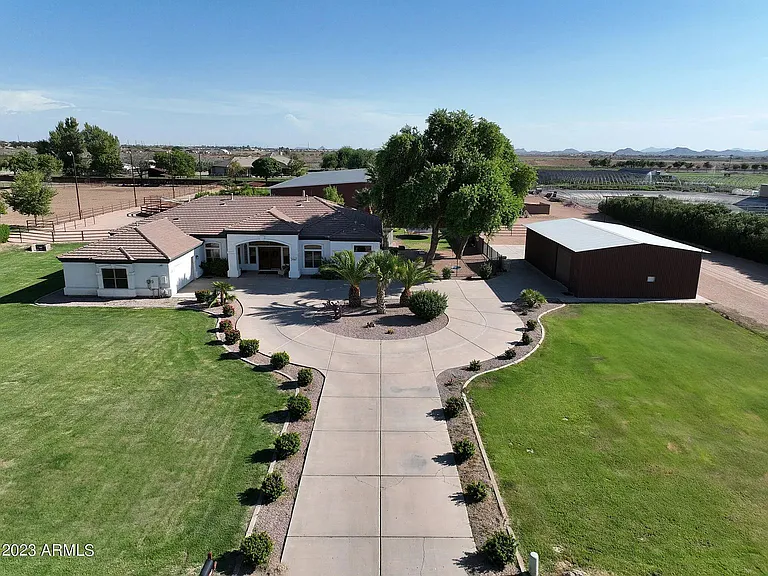 39667 N Country Ln — Photo 1