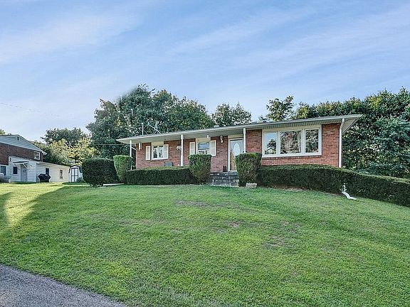 5th image of 413 Vineyard Ave