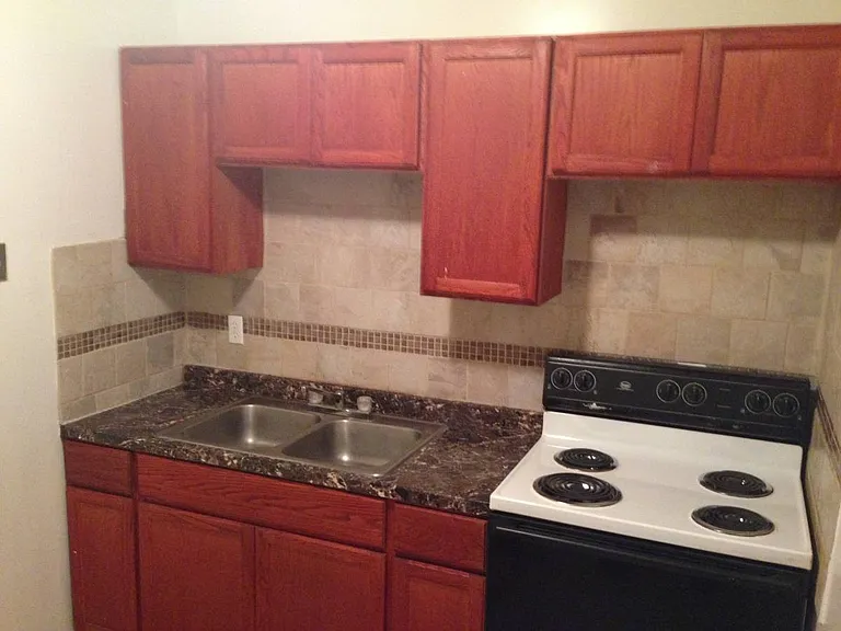 218 Walthall Ave SE — Photo 8