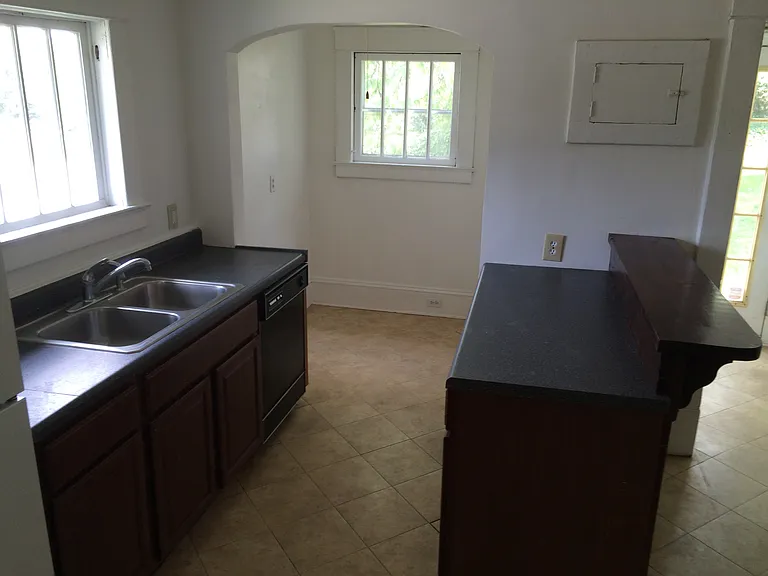 424 N Spring St — Photo 4