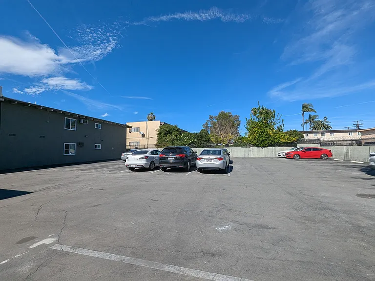6220 Lemona Ave — Photo 11