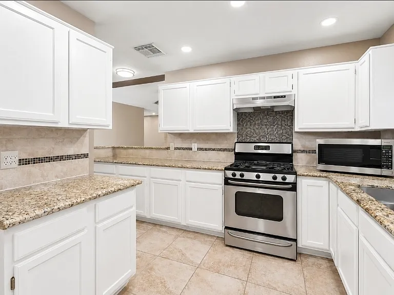 3877 Pecan Cir — Photo 3