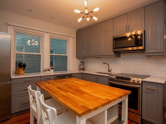3rd image of 19 Hallam St #2