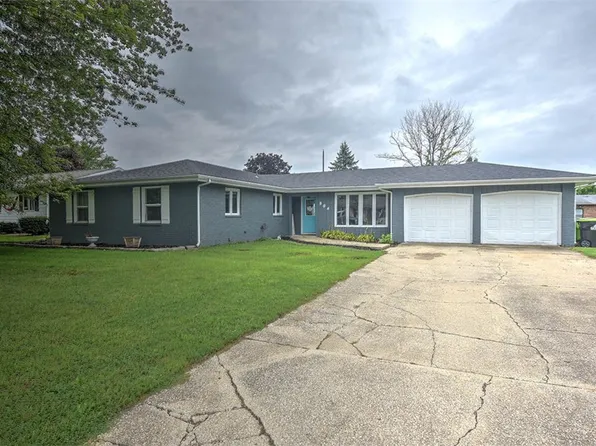 504 Pinkston Dr, Moweaqua, IL 62550