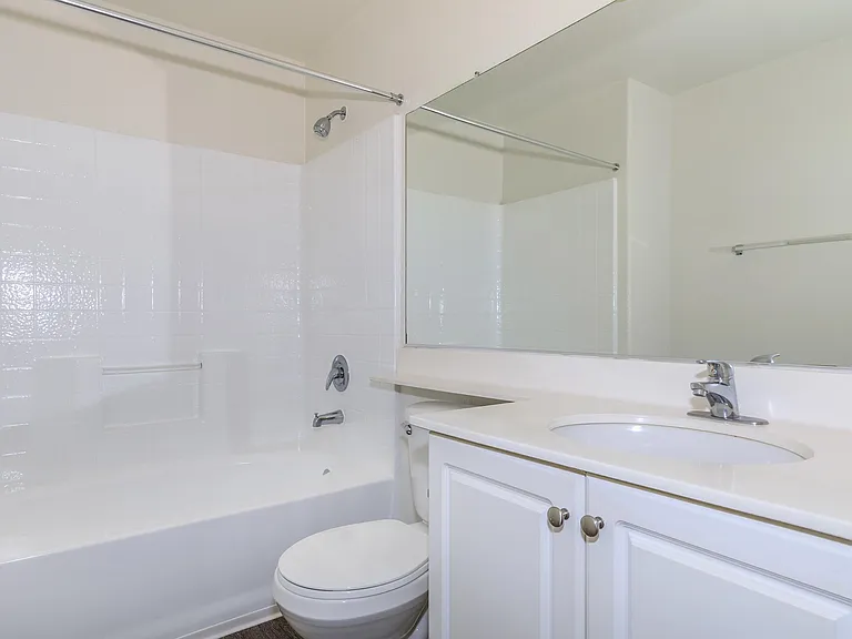 Laurel Glen Apartment Homes — Photo 50