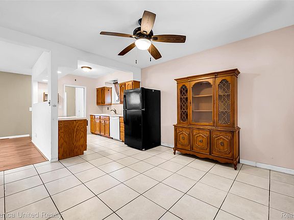 5th image of 3450 Pershing St