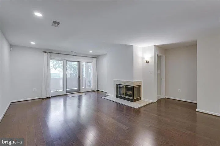 2 bed, 1246 sqft, $2,940 — Photo 4