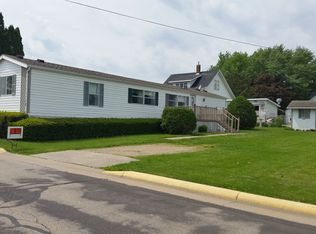1730 16th St, Hazel Green, WI 53811