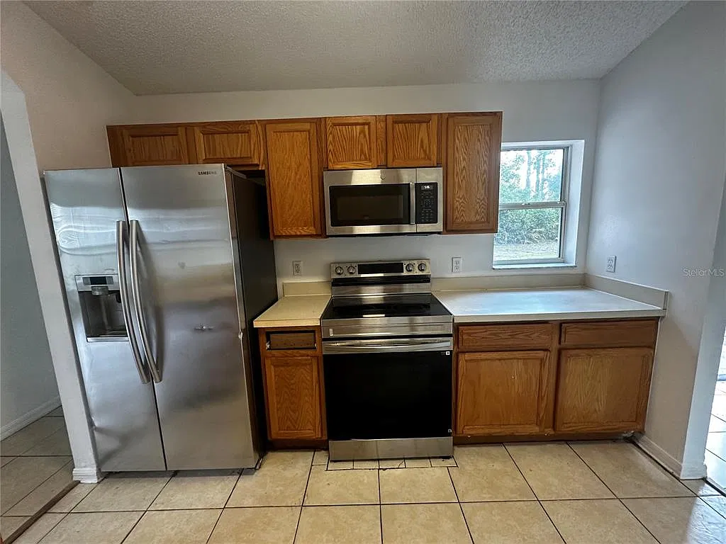 4 bed, 2.0 bath, 1660 sqft, $1,800 — Photo 4