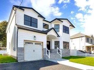 101 Northridge Ave, Merrick, NY 11566