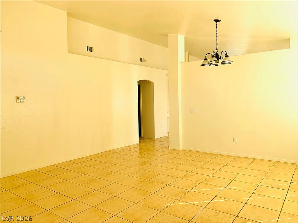 3 bed, 2.0 bath, 1594 sqft, $1,850 — Photo 2