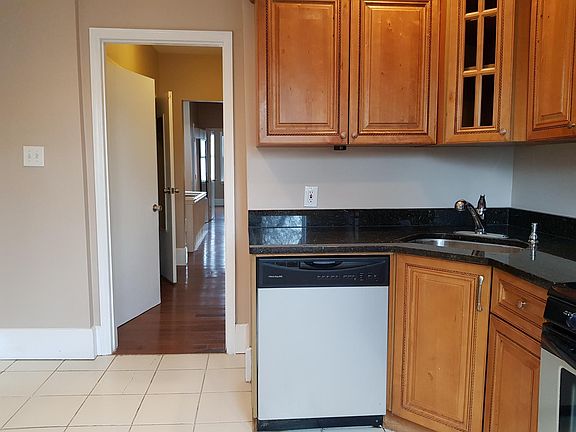 4th image of 87 Mallory Ave #2A
