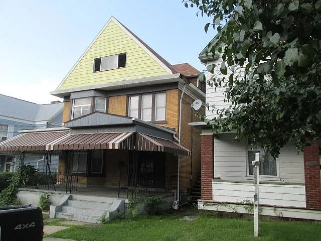 630 7th St photo 1