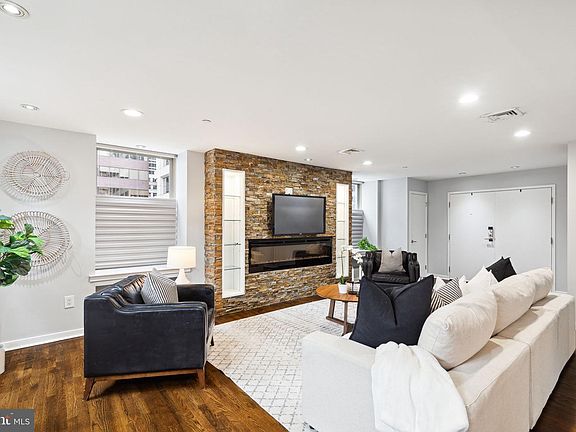 3rd image of 1737 Chestnut St APT 501