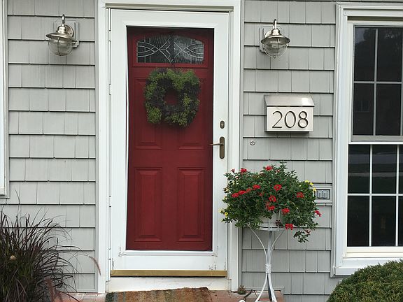 Front Entry-new lights/mail.