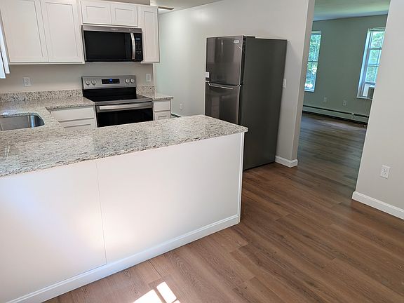 3rd image of 637 River Rd #B