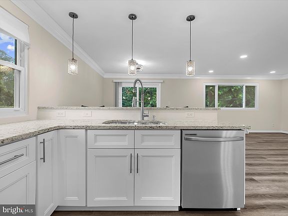 4th image of 338 Wende Way
