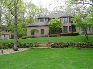 1600 Mystic Hills Dr, Milford, MI