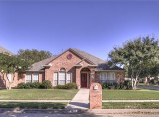 1327 Black Oak Dr, Carrollton, TX 75007
