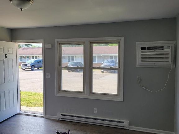 2nd image of 1016 Bratton Ave