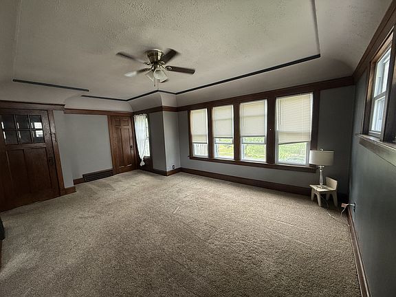 3rd image of 5827 W Wisconsin Ave