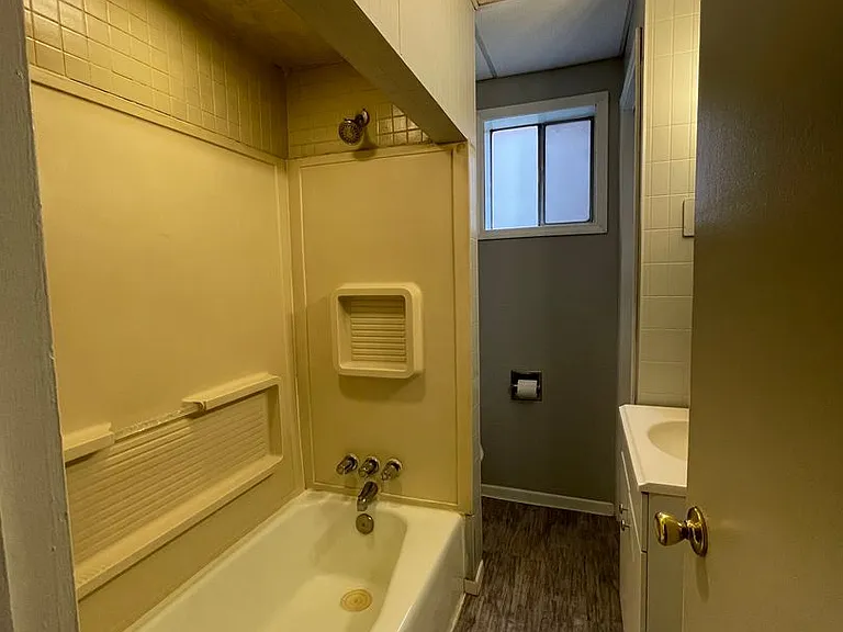 642 Forest Ave — Photo 9