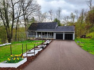 14 Wildwood Dr, Essex, VT 05452