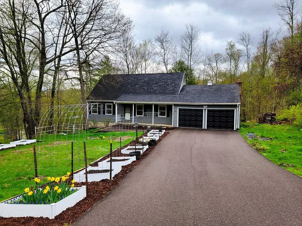 14 Wildwood Drive, Essex, VT 05452