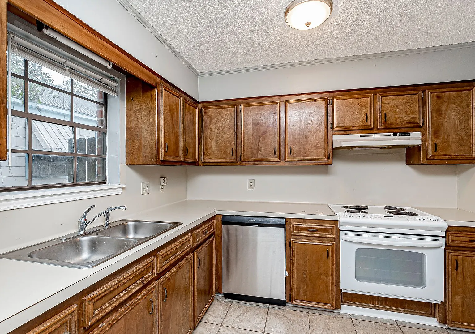 2 Bedroom Townhouse in Mid City — Photo 1