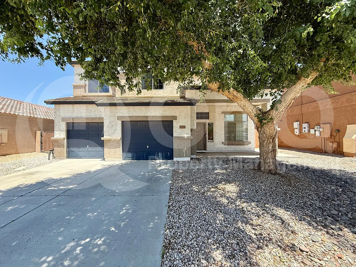 5 bed, 2.5 bath, 2682 sqft, $2,299 — Photo 3