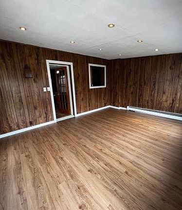 5th image of 342 Pennyfield Ave