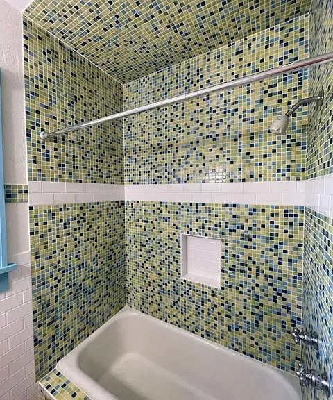 2741 Burlington Ave N — Photo 20